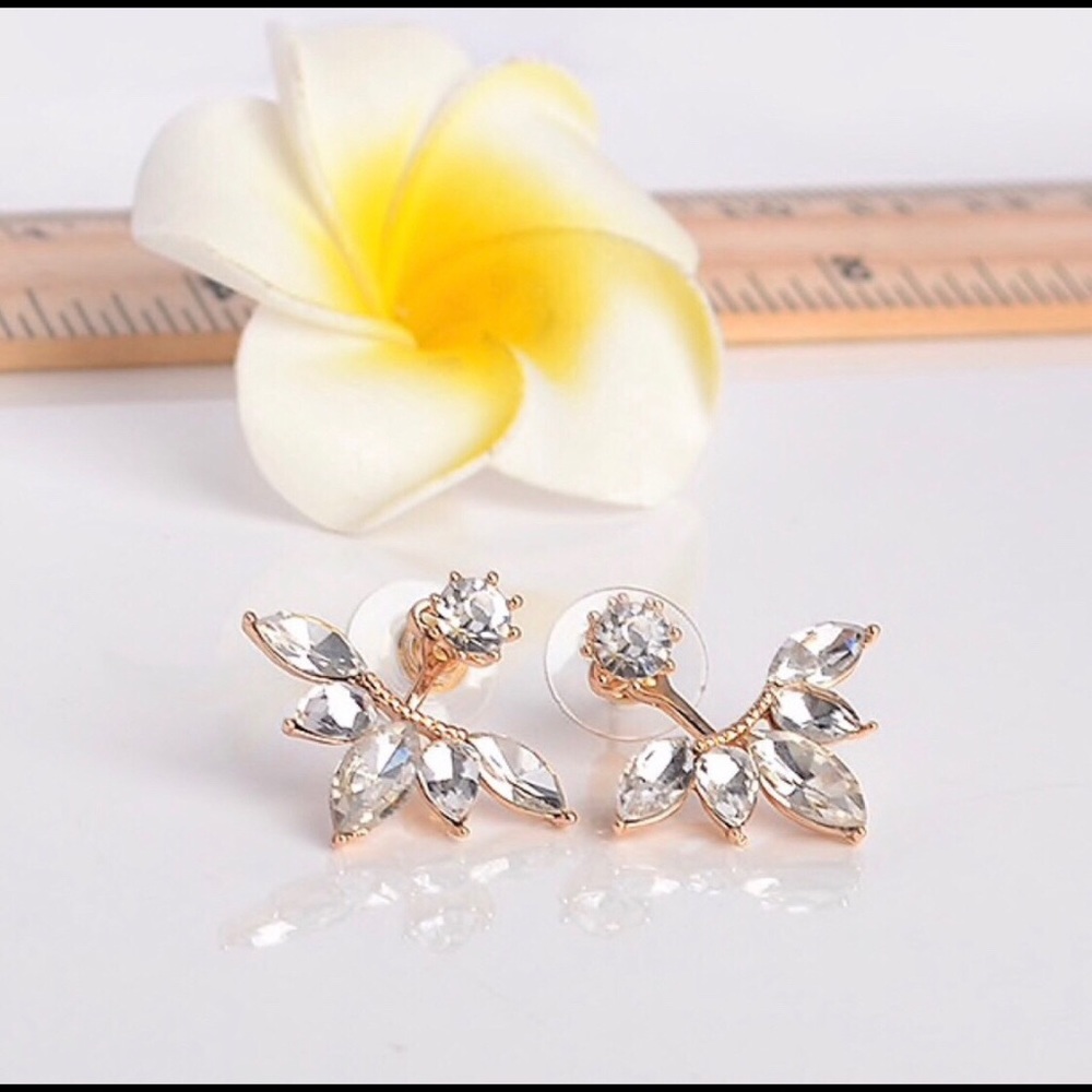 🎈SIMPLY SEXY🎈 Cuff Clip Leaf Earrings! - Picture 2 of 5